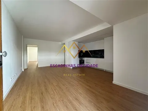 Bright 2 Bedroom Apartment in Alcântara | Live where Lisbon happens