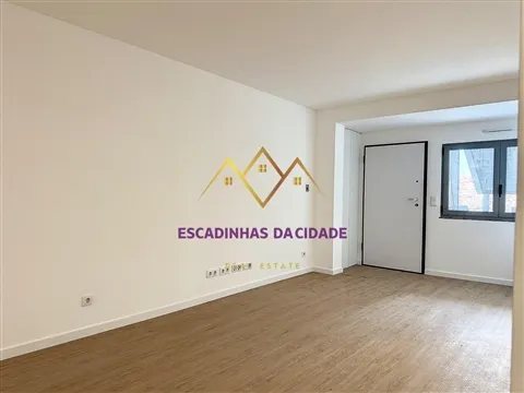 Bright 2 Bedroom Apartment in Alcântara | Live where Lisbon happens