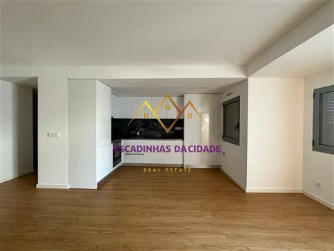 Bright 2 Bedroom Apartment in Alcântara | Live where Lisbon happens