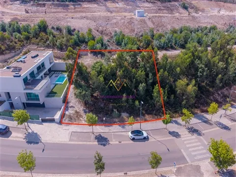 Terreno para Moradia de Luxo | Belas Clube de Campo