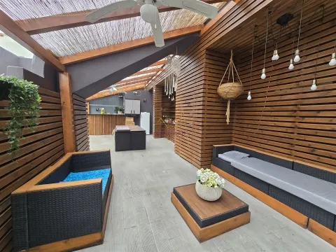 T6 Triplex com jardim e Piscina Privativa junto ao Parque do Bonfim