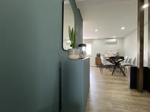 Apartamento T2 remodelado, para venda em Azeda, Setúbal