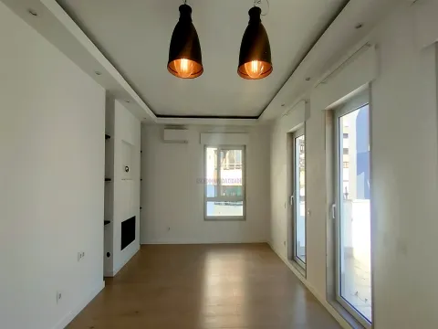 Apartamento T3 Remodelado com 2 Terraços a escassos minutos do Metro