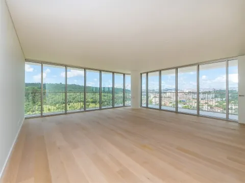 Luxury 4+1 Bedroom Apartment in Infinity Tower with Panoramic View of Monsanto and 4 Parking Lots