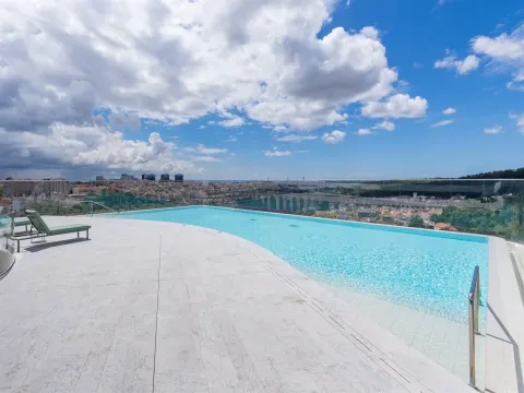 Luxury 4+1 Bedroom Apartment in Infinity Tower with Panoramic View of Monsanto and 4 Parking Lots