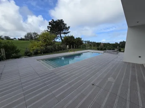 Villa à Bom Sucesso Resort avec piscine et jardin privé