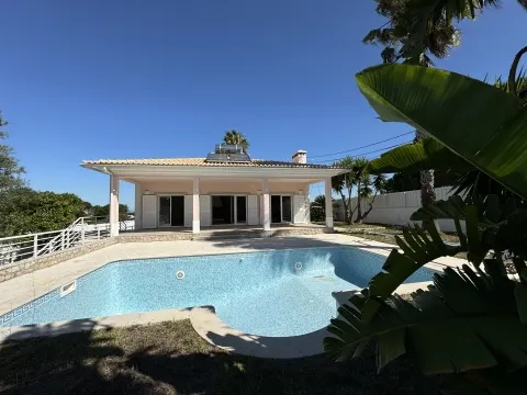 Villa avec jardin et piscine, à Sesimbra