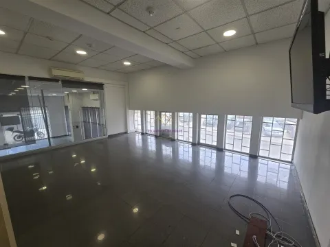 Store for rent in São Domingos Benfica