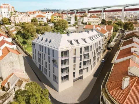 T1 Novo a estrear em Condomínio com Jardim e Ginásio, na Junqueira