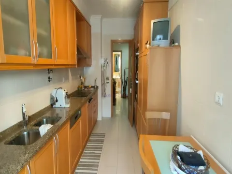 Oportunidade Única: T3 com 2 Estacionamentos e Garagem Box Opcional!