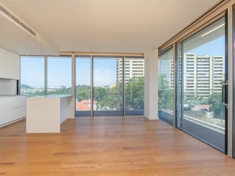 Modernité et confort à Lisbonne – T2 avec de grands balcons dans une copropriété de luxe
