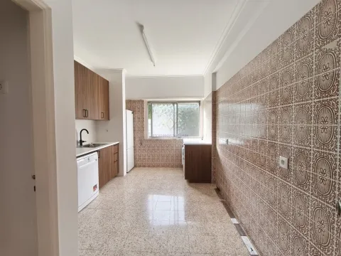 T2 com Garagem Box, a 2 Minutos do Alegro Alfragide