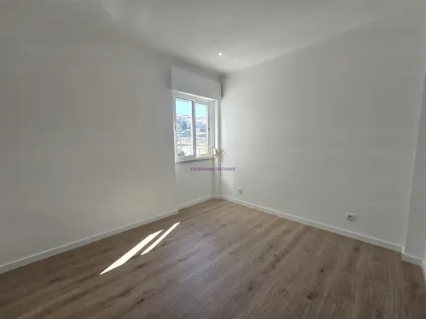 T3 remodelado na Damaia