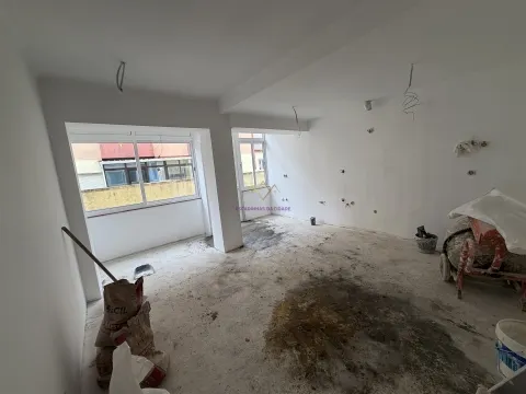 Apartment with Terrace in Queluz