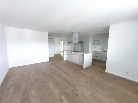 Onde o Conforto Encontra a Qualidade de Vida – T2 com Parqueamento, Apelação, Loures