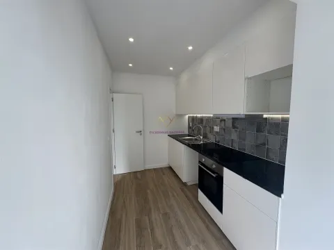 Apartamento T2 Remodelado em Alverca – Pronto a Entrar