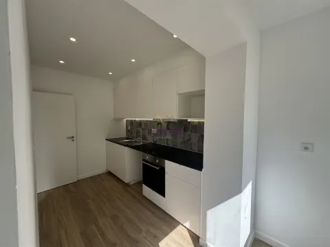 Apartamento T2 Remodelado em Alverca – Pronto a Entrar
