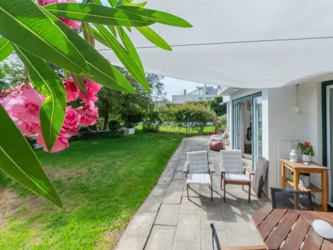 Moradia única à venda numa das melhores ruas de Oeiras