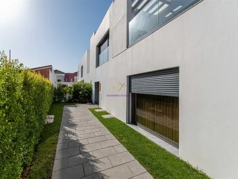 Nouvel appartement de 3 chambres avec terrasse inséré dans un petit condominium avec piscine et salle de sport à Loures - Parque Cidade