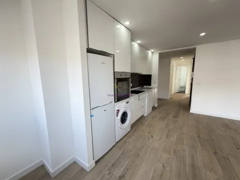 3 Bedroom Apartment in Alverca – Total Refurbishment in Progress