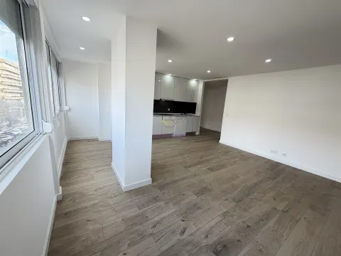 3 Bedroom Apartment in Alverca – Total Refurbishment in Progress