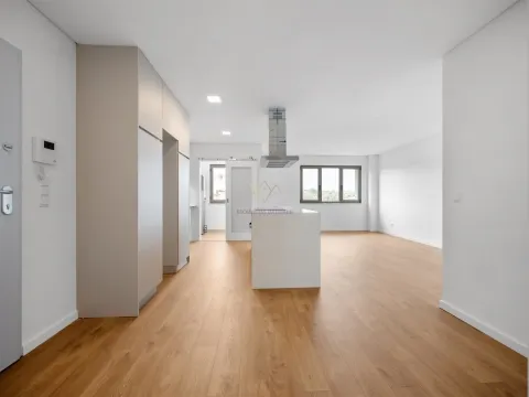 Onde o Conforto Encontra a Qualidade de Vida – T2 com 2 lugares de estacionamento, Apelação, Loures