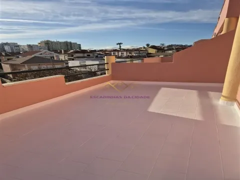 T2 com 2 Terraços e Arrecadação na Quinta da Bela Vista