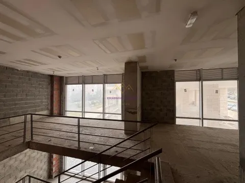 Store with 224 m2 and 3 parking spaces, in Lumiar