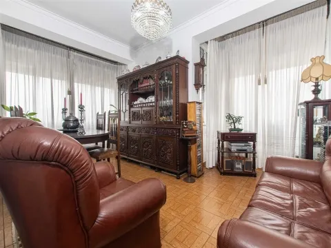 T2 avec entrepôt, à Falagueira à côté du parc Aventura