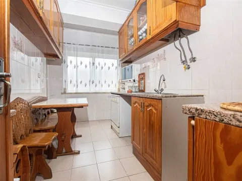 T2 avec entrepôt, à Falagueira à côté du parc Aventura