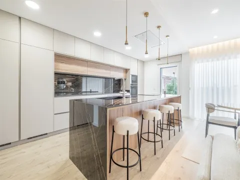 T3+2 Novo com Garagem Box e Grandes Terraços— Montijo