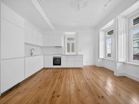 Fully Renovated Charming 2 Bedroom Apartment next to Marquês de Pombal
