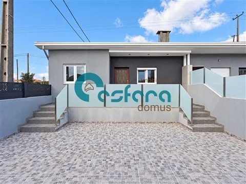 Moradia Geminada T2