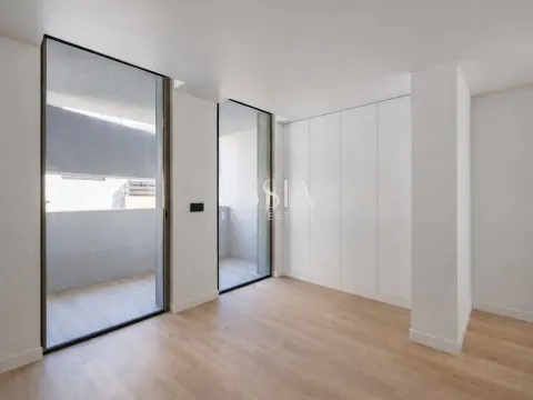 LUXURY 4 bedroom TRIPLEX villa with terrace, garden, swimming pool in the center of Matosinhos Sul