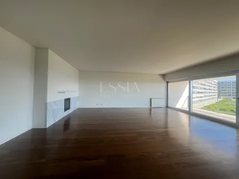 Four Bedroom Apartment at Matosinhos 1st Sea Line