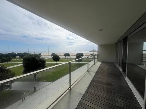 Four Bedroom Apartment at Matosinhos 1st Sea Line