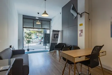 Magasin de 670 m2 avec garage au centre de Rio | Commerce ou services