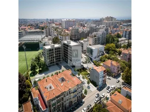 Apartamento T1 com Garagem no Edifício Zeca Afonso em Paranhos