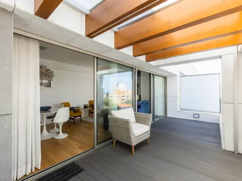 Apartamento T1 Mobilado com Terraço e Vista Mar na Foz