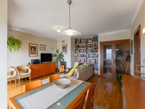 Apartamento de 3 Dormitorios con Garaje, Casa da Música, Oporto