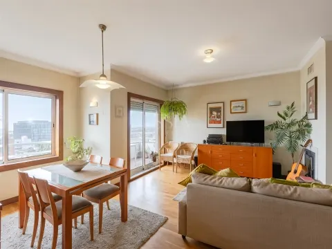 Apartamento de 3 Dormitorios con Garaje, Casa da Música, Oporto