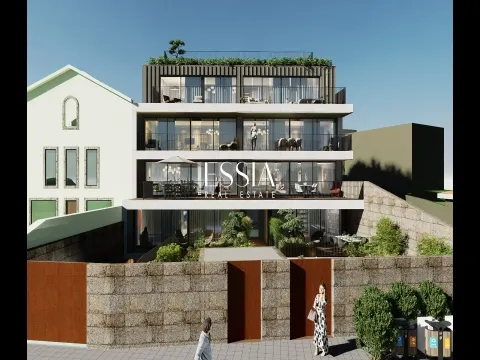 Apartamento de tres dormitorios con balcón en Leça da Palmeira