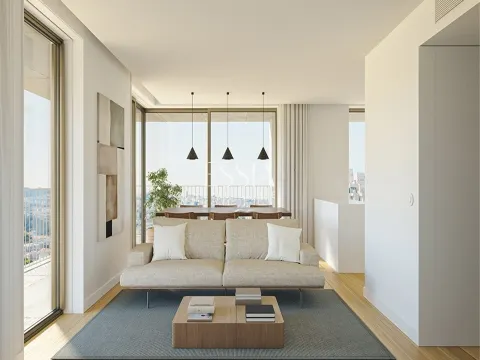 2+1 Bedroom Apartment with Balcony at Fernão Magalhães 127