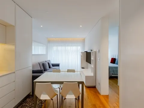 Apartamento de 2 dormitorios con balcón en alquiler en Antas