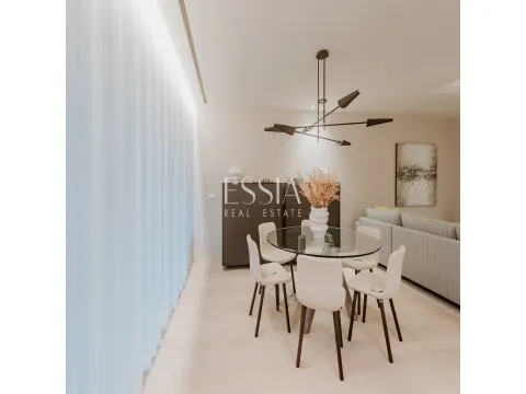 Apartamento T3 com Varanda em Primeira Linha de Mar