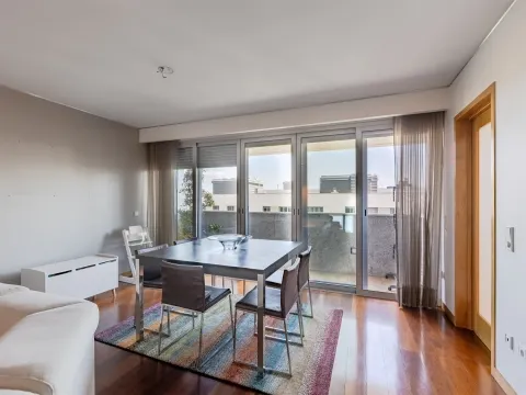 3-Bedroom Apartment in Bessa with Balcony and Box Garage