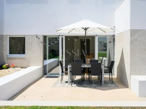 Chalet T4+1 con Jardín y Piscina cerca del Parque da Cidade