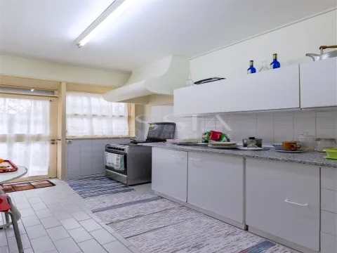 Immeuble avec Quatre appartements T2 près de l’Avenue da Boavista