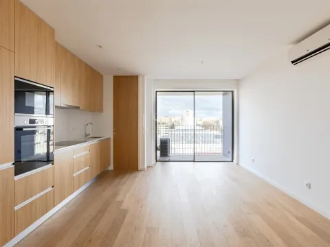 Apartamento nuevo de 2 dormitorios con balcón y garaje en Matosinhos Sul