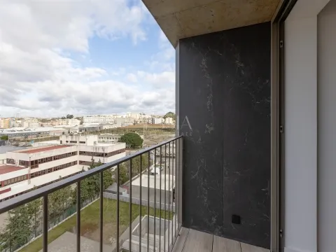 Apartamento nuevo de 2 dormitorios con balcón y garaje en Matosinhos Sul